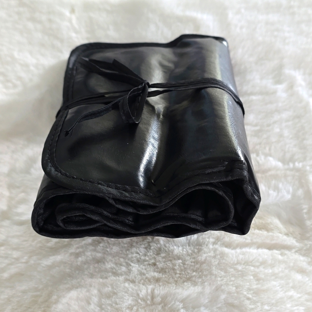 32-PIECE BEAUTY MAKE-UP BRUSHES IN WRAP COVER WITH TIE (NWOT) - Picture 5 of 5